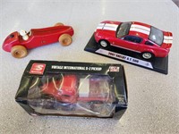 2 DIE CAST CARS AND PINEWOOD DERBY CAR