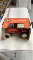 Allis chalmers 185 1/16 scale model tractor