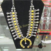 LADIES COSTUME NECKLACE WITH MATCHING EARRINGS