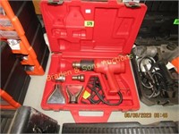 USED MILWAUKEE HEAT GUN WITH ACCESSORIES AND