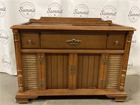 Vintage Record Player/Radio (Magnavox)