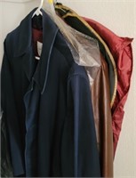 B - MIXED LOT MEN'S CLOTHING (C118)