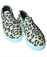 LEAPORD PRINT SIZE 12 KIDS SHOES