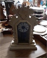 Mantle clock 15.25 x 22 - with key
