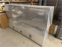 Diamond tread pick up clamshell side toolboxes