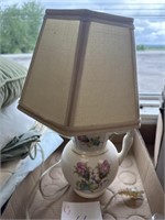 Vintage floral lamp not tested