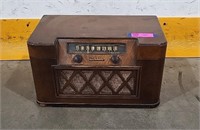 Small Vintage Radio - doesn't work