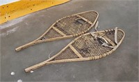 Snow shoes - wood in Good Condition. Needs new