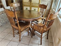 OAK TABLE AND 4 PRESSED BACK CHAIRS