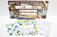 PASTRY & BAKING MATS WITH SILICONE ZIP UP BAGS