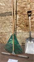 LEAF RAKE AND SQUEEGEE