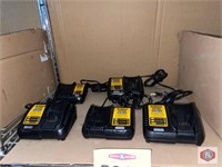 DeWALT Lot of (5 pcs) assorted DeWALT chargers,