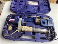 Lincoln 12 Volt grease gun and case
