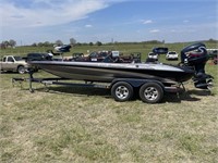 Lot 15. 1999 Stratos Extreme 21ss Bass Boat