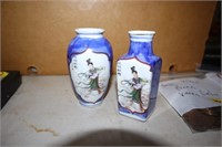 PAIR OF SMALL JAPANESE VASES