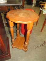 ROUND OAK TIERED TABLE