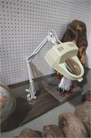 MAGNIFYING LAMP