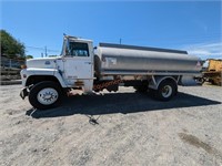 1986 Ford L8000 S/A Fuel Truck
