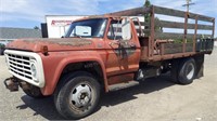 * 1975 Ford F600 2 Ton Flatbed Truck