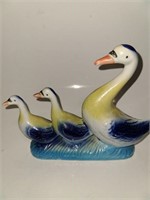 Three Grsse in a row porcelain vintage