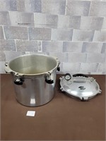 Pressure canning pot