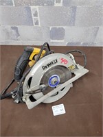 DeWalt electric saw