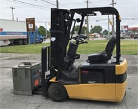 Caterpillar 3000LBS Electric Forklift & Charger ET