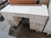 PAINTED MCM STYLE 7 DRAWER DRESSER