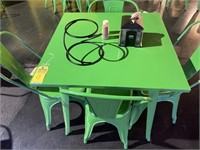 ASSORTED PIECES - 1- GREEN TABLE / 4- GREEN METAL