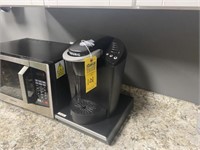 KEURIG COFFEE MACHINE