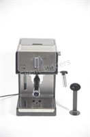 DeLonghi Espresso /  Coffee Maker w Accessories