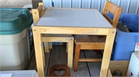 CHILDREN’S TABLE AND 2 CHAIRS