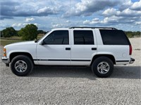 Lot 6. 1999 Chevrolet Tahoe