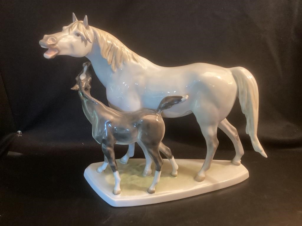 Very Large Herend Horse with Colt Figurine | Live and Online Auctions ...