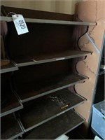 520- 5 sections of metal shelves