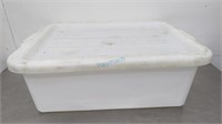 WHITE STORAGE CONTAINER/LID 18" x 13" X 7"