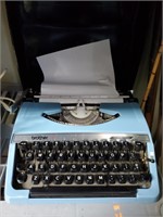 Vtg. Brother 100 Typewriter & Case