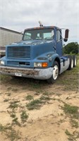 1989 International F8300 truck tractor,