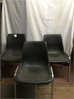 7 Plastic chairs with metal legs