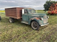 early 1940's GMC 2 ton with 11' B&H. not running
