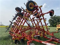 40' Bourgault 8910 Cultivator