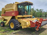 TR86 new holland combine with pickup header