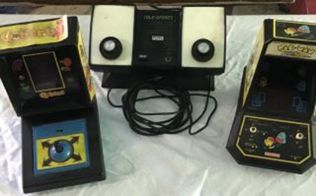 Vintage Games (3) Qbert, Pac-Man and Atari Pong
