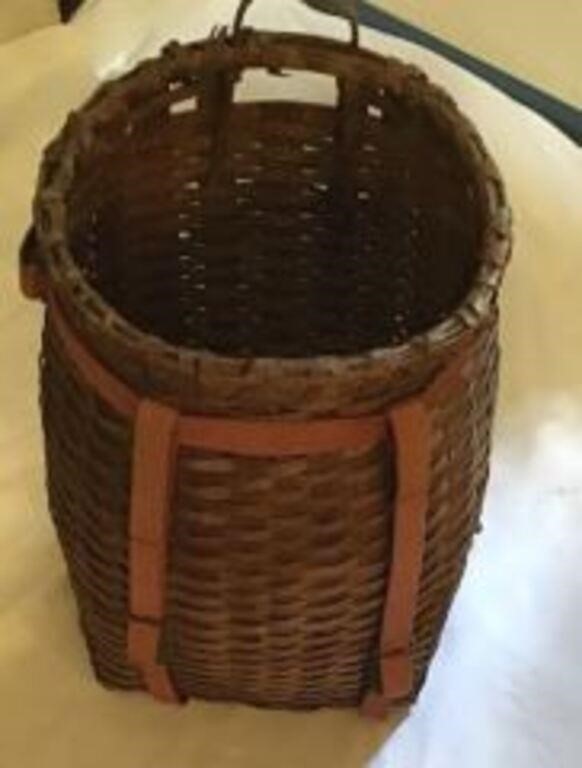 Vintage Backpack Basket in good shape