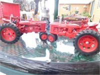FARMALL H TOY TRACTOR