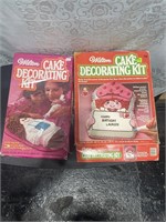 2 Cake decorating kits
