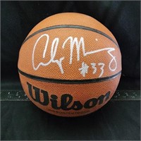 Basketball signed by Alonzo Mourning