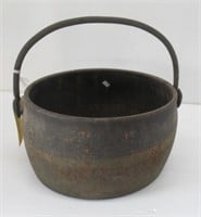 Croft cast iron handled pot. Measures: 7 1/4"