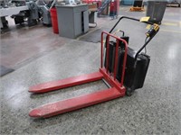 Mobile Truck Co Pallet Lift Truck  (SEE NOTE)