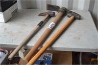 Pick Axe - Axe - long handeld hammer